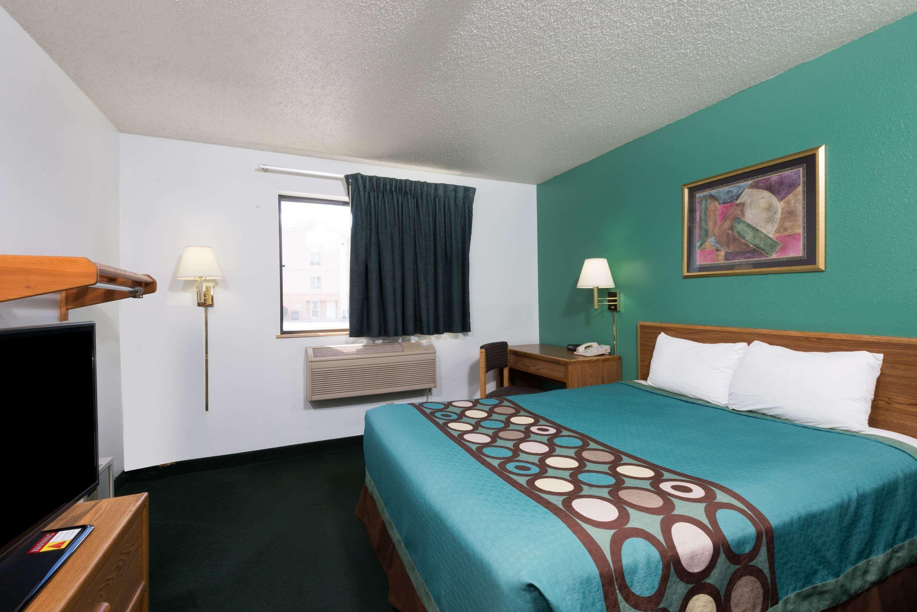 Super 8 By Wyndham New Stanton Hotel Exterior photo