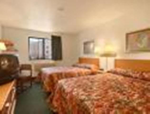 Super 8 By Wyndham New Stanton Hotel Room photo